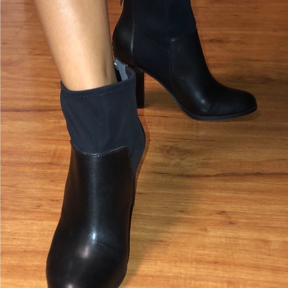 Adrienne Vittadini  Womens Ratti Ankle Bootie - Picture 1 of 6